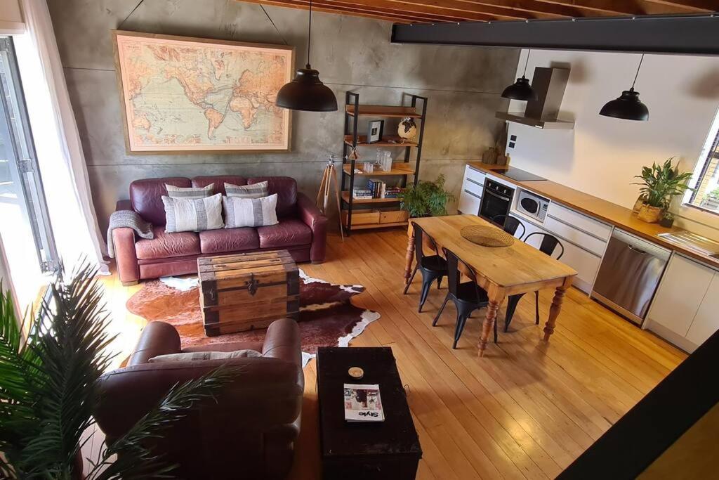 Apartment 4 - Haddin Court - Chic Ny Loft Style เบลนิม ภายนอก รูปภาพ