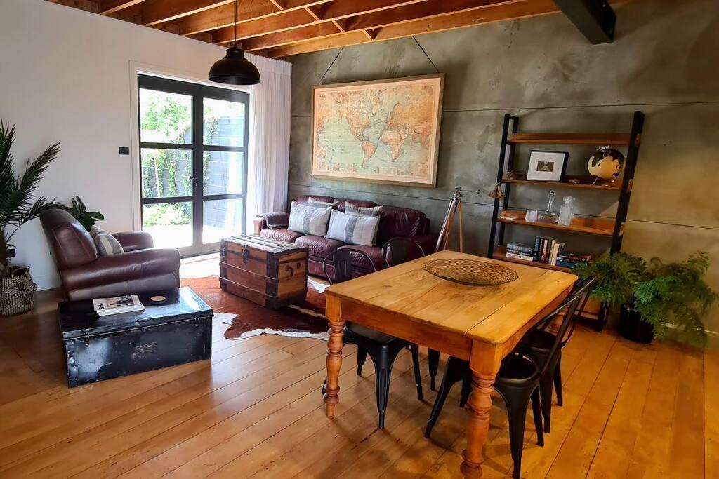Apartment 4 - Haddin Court - Chic Ny Loft Style เบลนิม ภายนอก รูปภาพ