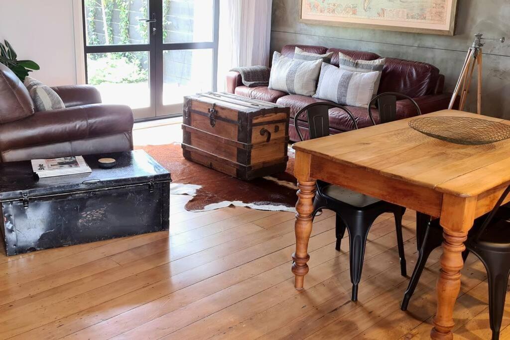 Apartment 4 - Haddin Court - Chic Ny Loft Style เบลนิม ภายนอก รูปภาพ